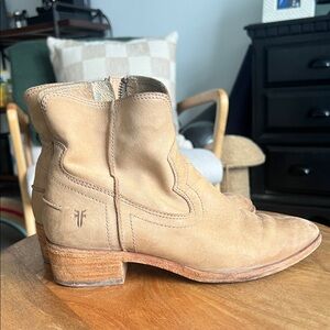Frye Western Light Brown Leather Boots
